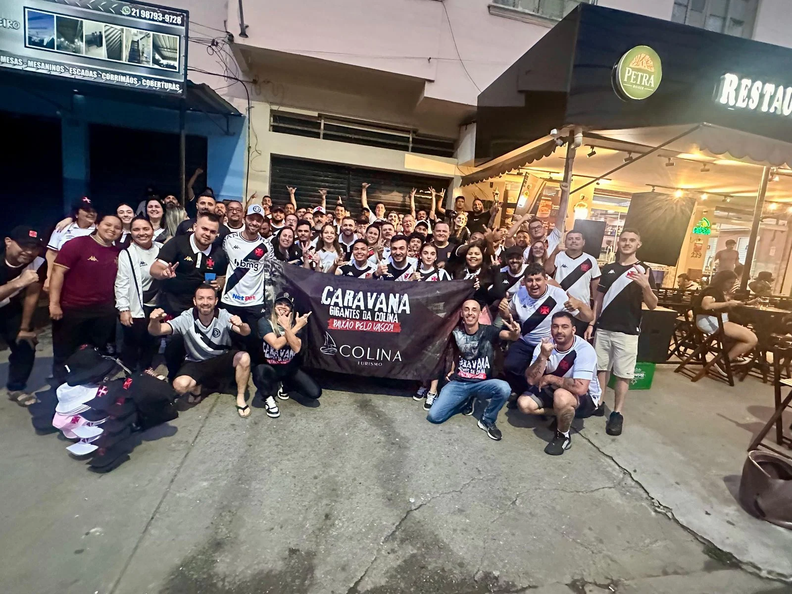 Caravana da Colina Turismo reunida durante a viagem